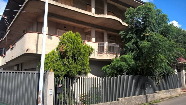 casa indipendente in vendita ad Oppido Mamertina