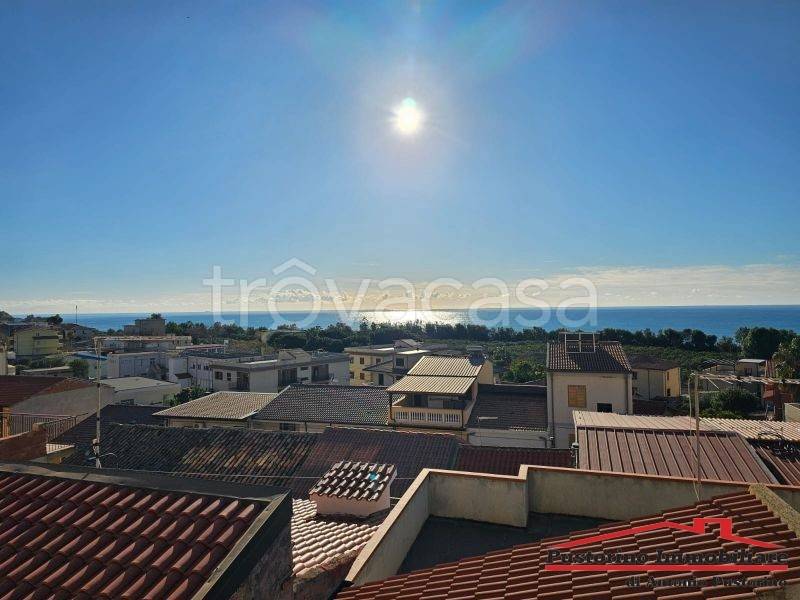 casa indipendente in vendita a Palizzi in zona Palizzi Marina