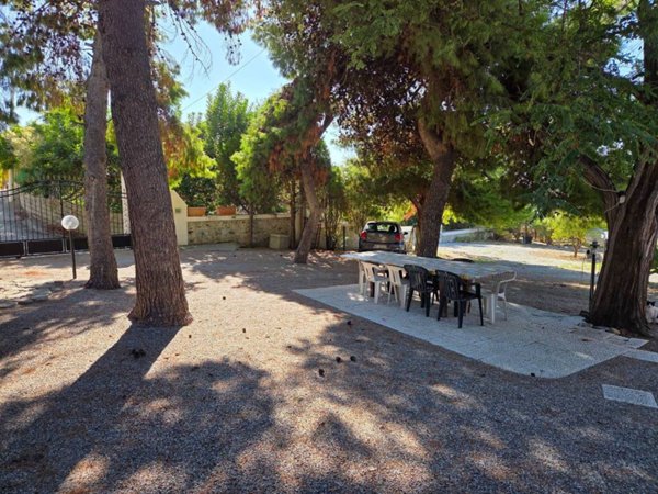 casa indipendente in vendita a Palizzi in zona Palizzi Marina