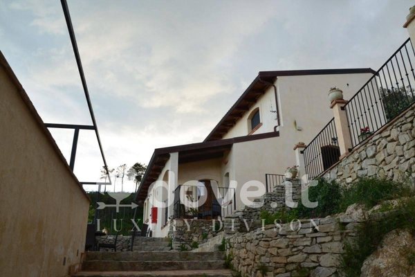 casa indipendente in vendita a Palizzi