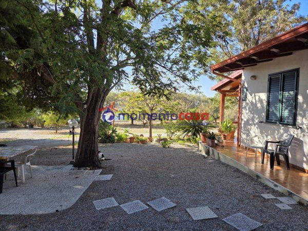 casa indipendente in vendita a Palizzi in zona Palizzi Marina