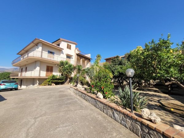 casa indipendente in vendita a Pazzano