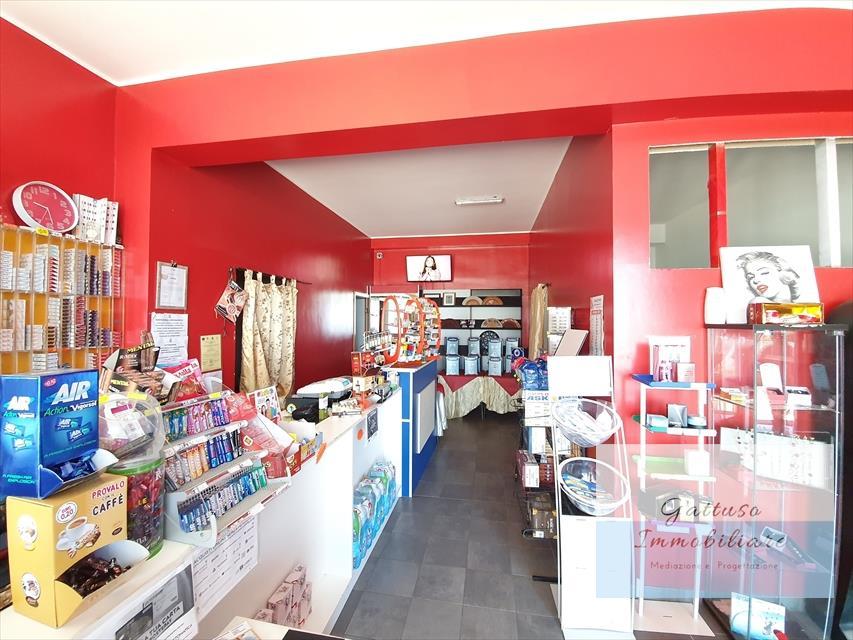 locale commerciale in vendita a Reggio di Calabria in zona Gallina