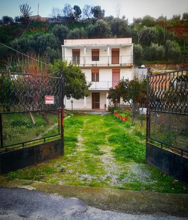 casa indipendente in vendita a Reggio di Calabria in zona Modena