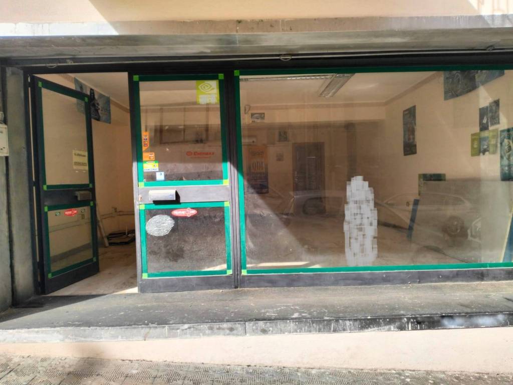 negozio in vendita a Reggio di Calabria in zona San Brunello