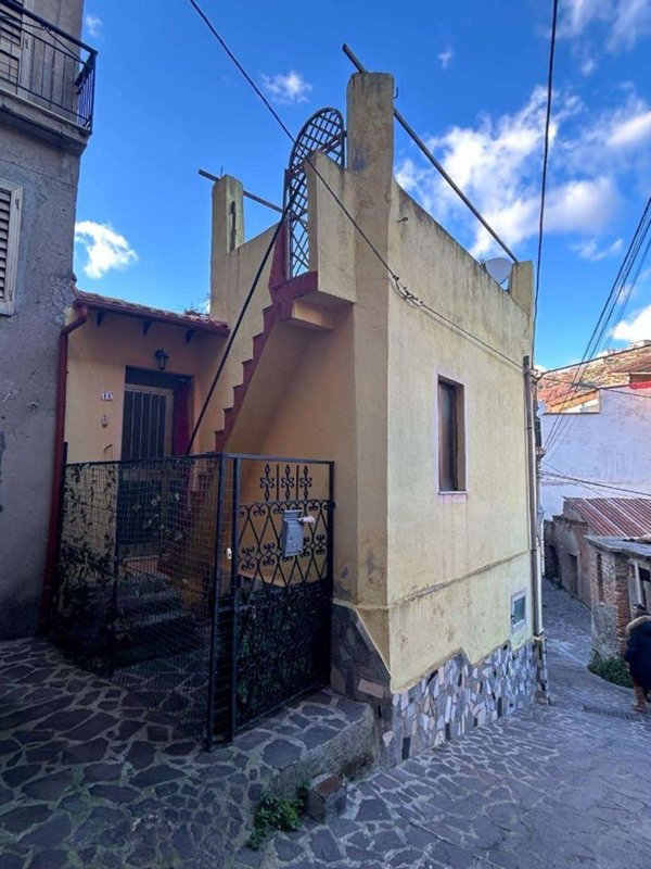 casa indipendente in vendita a Reggio di Calabria in zona Ortì