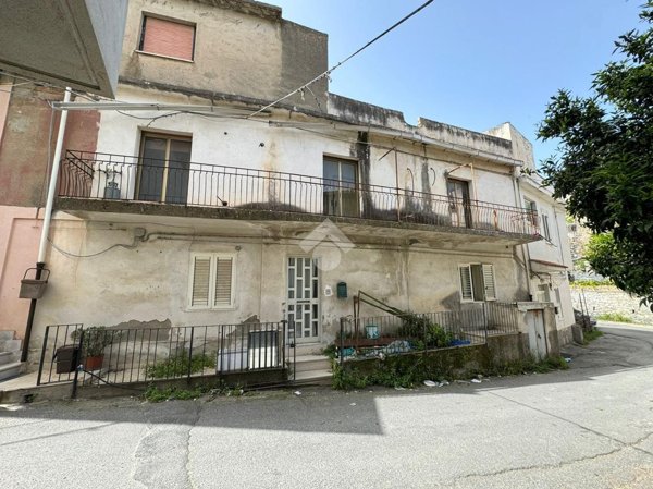casa indipendente in vendita a Reggio di Calabria in zona Vito