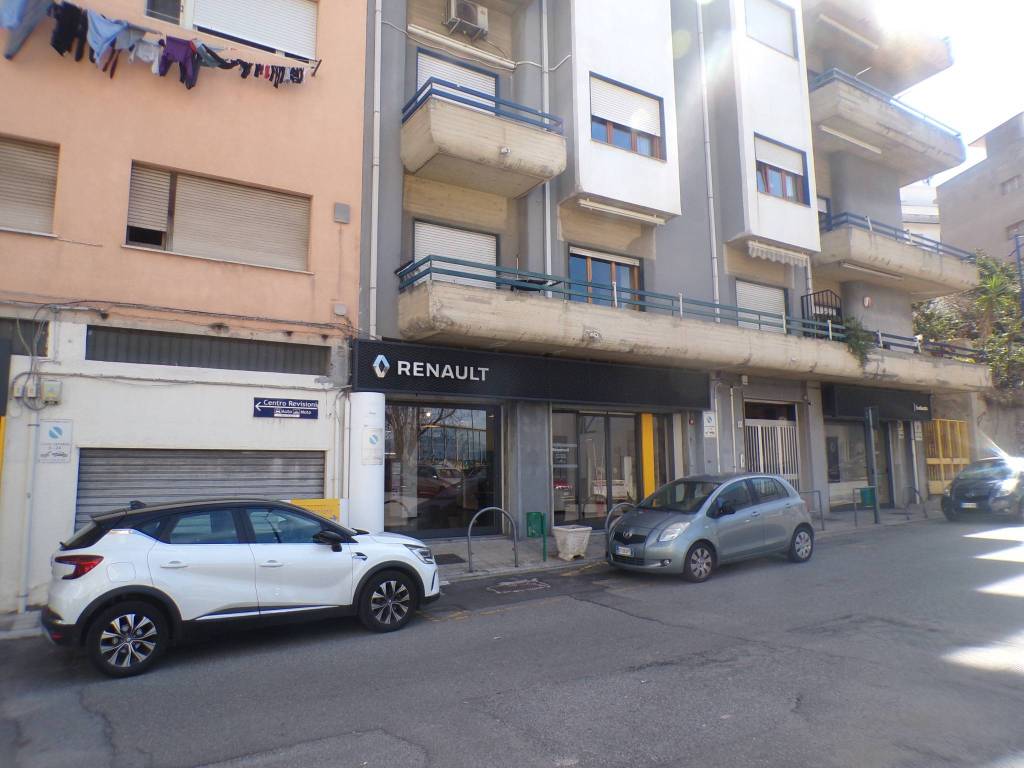 locale commerciale in vendita a Reggio di Calabria in zona Santa Caterina