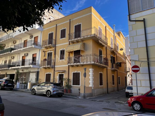 appartamento in vendita a Reggio di Calabria in zona Sbarre