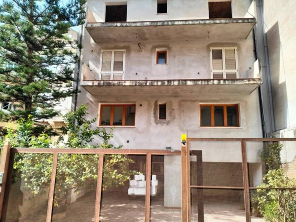 intera palazzina in vendita a Reggio di Calabria in zona Pineta Zerbi