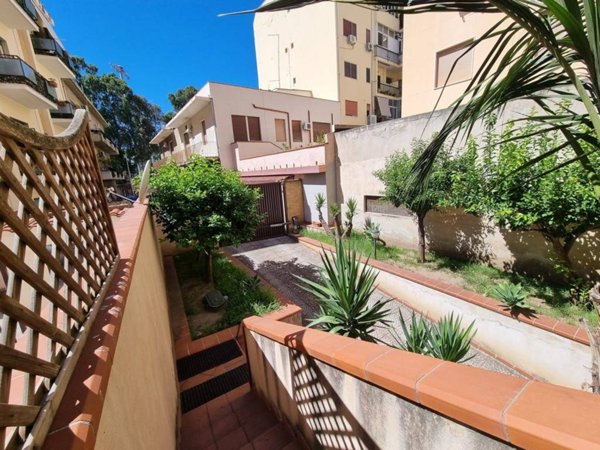 casa indipendente in vendita a Reggio di Calabria in zona Rione Ferrovieri