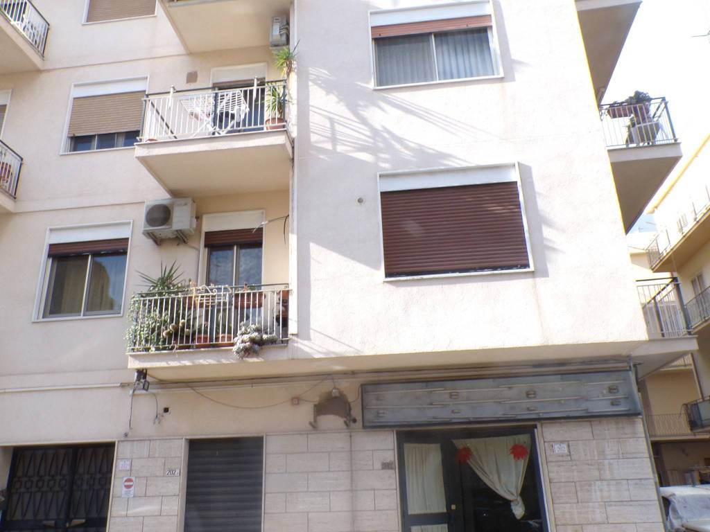 negozio in vendita a Reggio di Calabria in zona Sbarre