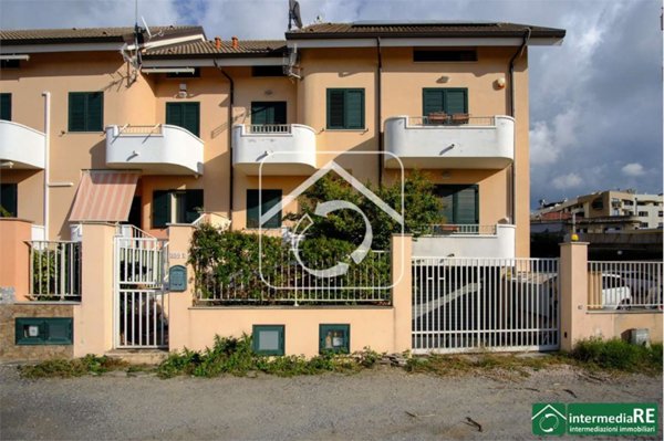 casa indipendente in vendita a Reggio di Calabria in zona Gallico Marina