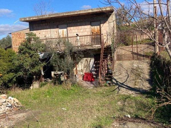 casa indipendente in vendita a Reggio di Calabria in zona Terreti