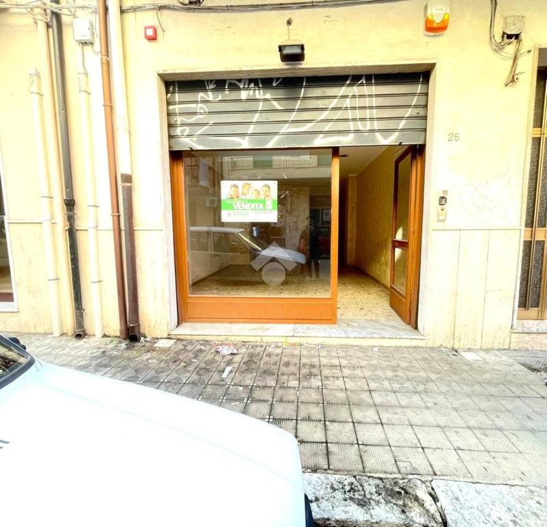 locale di sgombero in vendita a Reggio di Calabria in zona Rione Ferrovieri