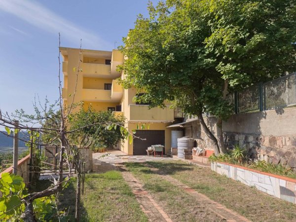 intera palazzina in vendita a Reggio di Calabria in zona Ortì