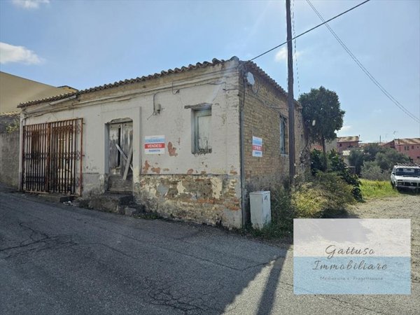 casa indipendente in vendita a Reggio di Calabria in zona Croce Valanidi
