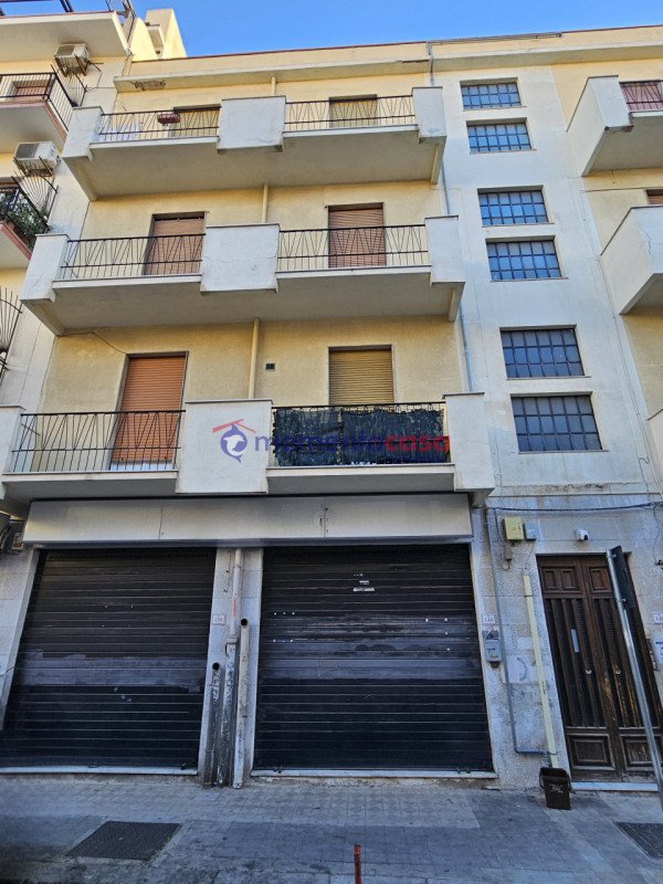 negozio in vendita a Reggio di Calabria in zona Centro Storico