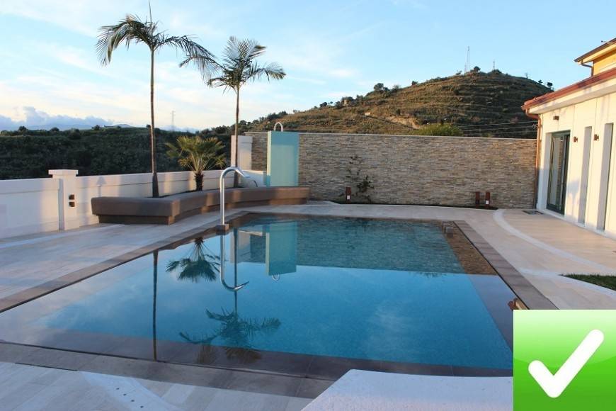 casa indipendente in vendita a Reggio di Calabria in zona Armo