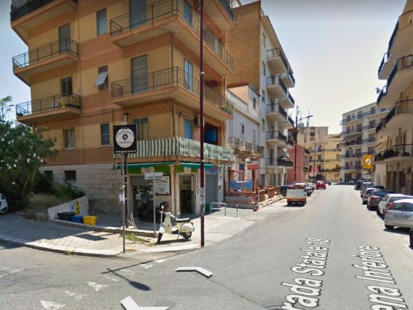 locale commerciale in vendita a Reggio di Calabria in zona Santa Caterina