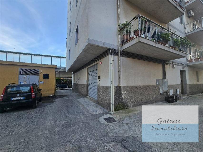 locale commerciale in vendita a Reggio di Calabria in zona Pineta Zerbi