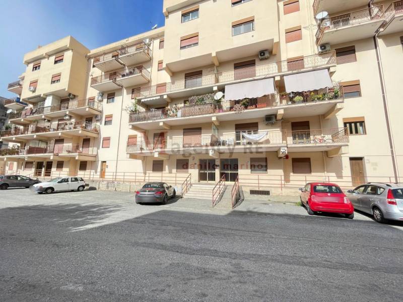 appartamento in vendita a Reggio di Calabria in zona Sbarre