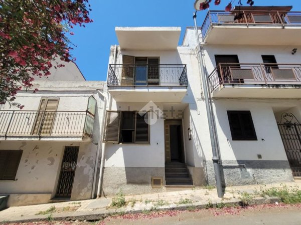 casa semindipendente in vendita a Reggio di Calabria in zona Gallina