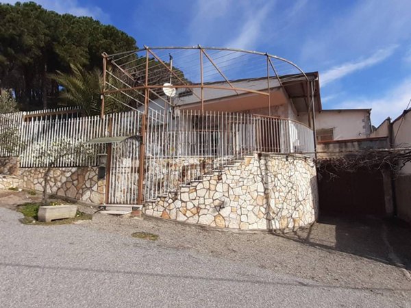 casa indipendente in vendita a Reggio di Calabria in zona Terreti