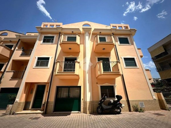 casa indipendente in vendita a Reggio di Calabria in zona Eremo