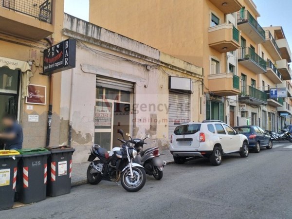 negozio in vendita a Reggio di Calabria in zona Sbarre