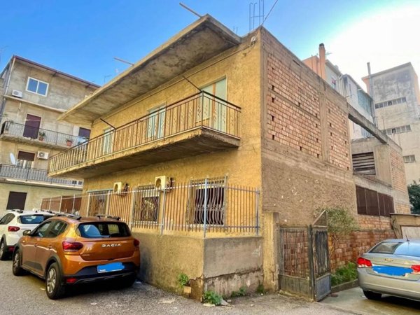 casa indipendente in vendita a Reggio di Calabria in zona Sbarre