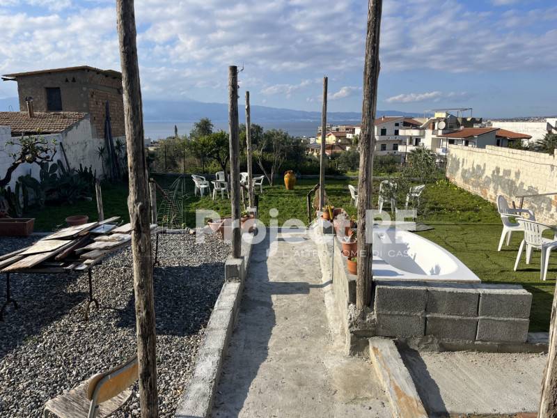 casa indipendente in vendita a Reggio di Calabria in zona Pellaro