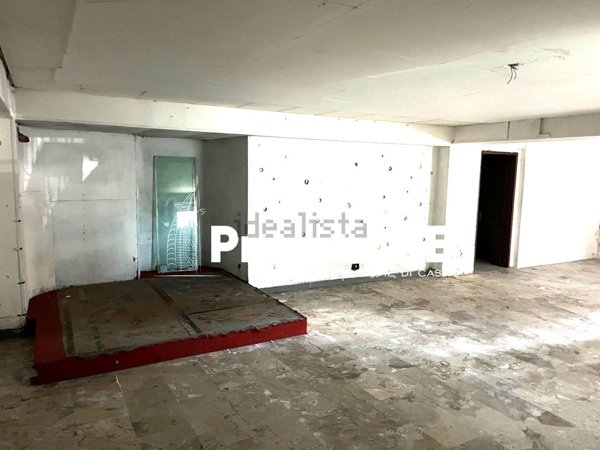 locale di sgombero in vendita a Reggio di Calabria in zona Centro Storico