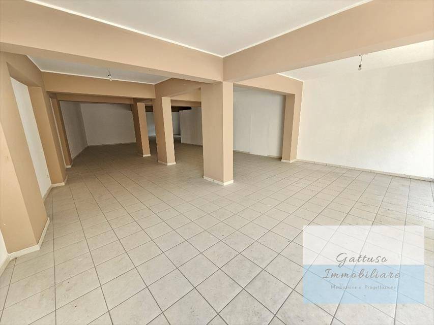 negozio in vendita a Reggio di Calabria in zona Spirito Santo