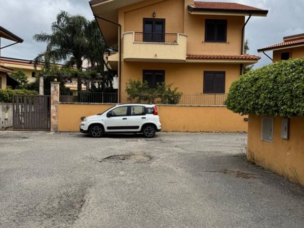 casa indipendente in vendita a Reggio di Calabria in zona Catona