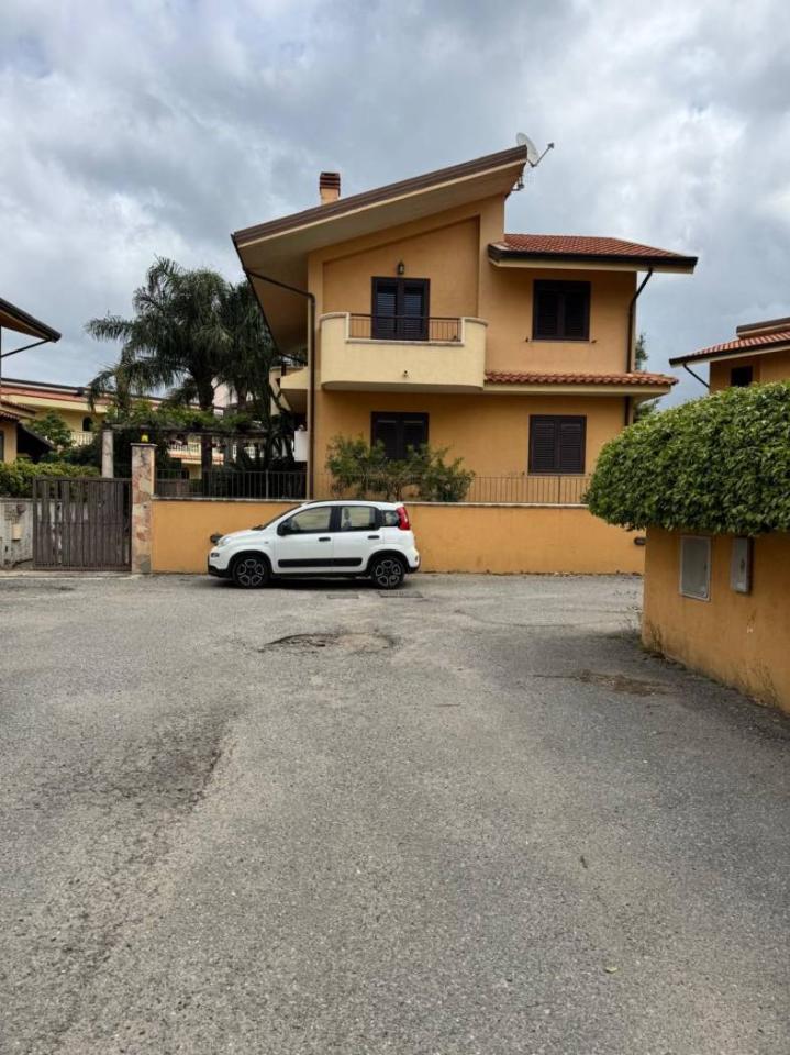 casa indipendente in vendita a Reggio di Calabria in zona Catona