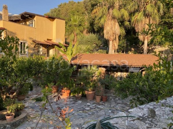 casa indipendente in vendita a Reggio di Calabria in zona Ravagnese