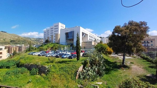 appartamento in vendita a Reggio di Calabria in zona Pineta Zerbi