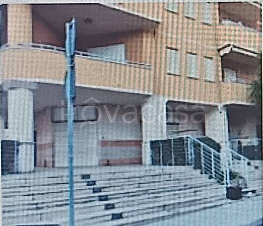 negozio in vendita a Reggio di Calabria in zona Rione Ferrovieri