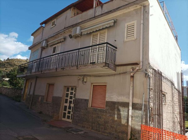 casa indipendente in vendita a Reggio di Calabria in zona Spirito Santo