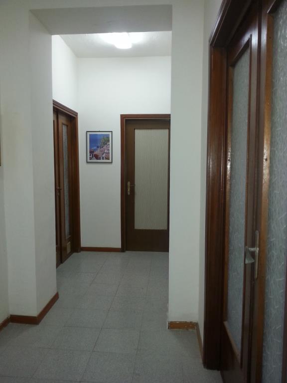 locale commerciale in vendita a Reggio di Calabria in zona Centro Storico
