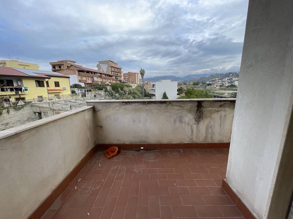 appartamento in vendita a Reggio di Calabria in zona Sbarre