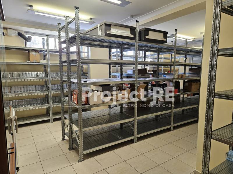 negozio in vendita a Reggio di Calabria in zona Saracinello