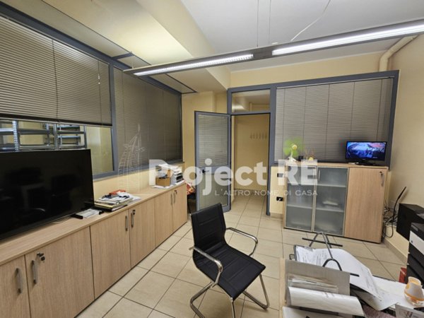 locale commerciale in vendita a Reggio di Calabria in zona Saracinello