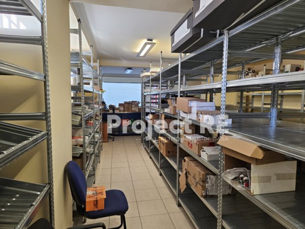 negozio in vendita a Reggio di Calabria in zona Saracinello