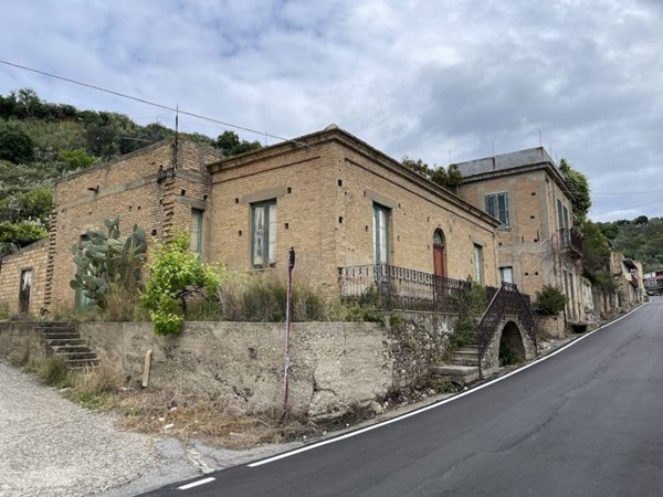 casa indipendente in vendita a Reggio di Calabria in zona Gallico Superiore