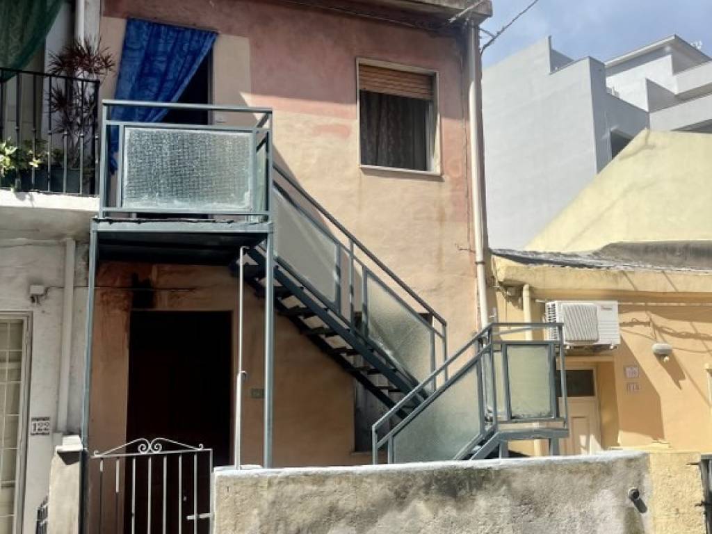 casa indipendente in vendita a Reggio di Calabria in zona Sbarre