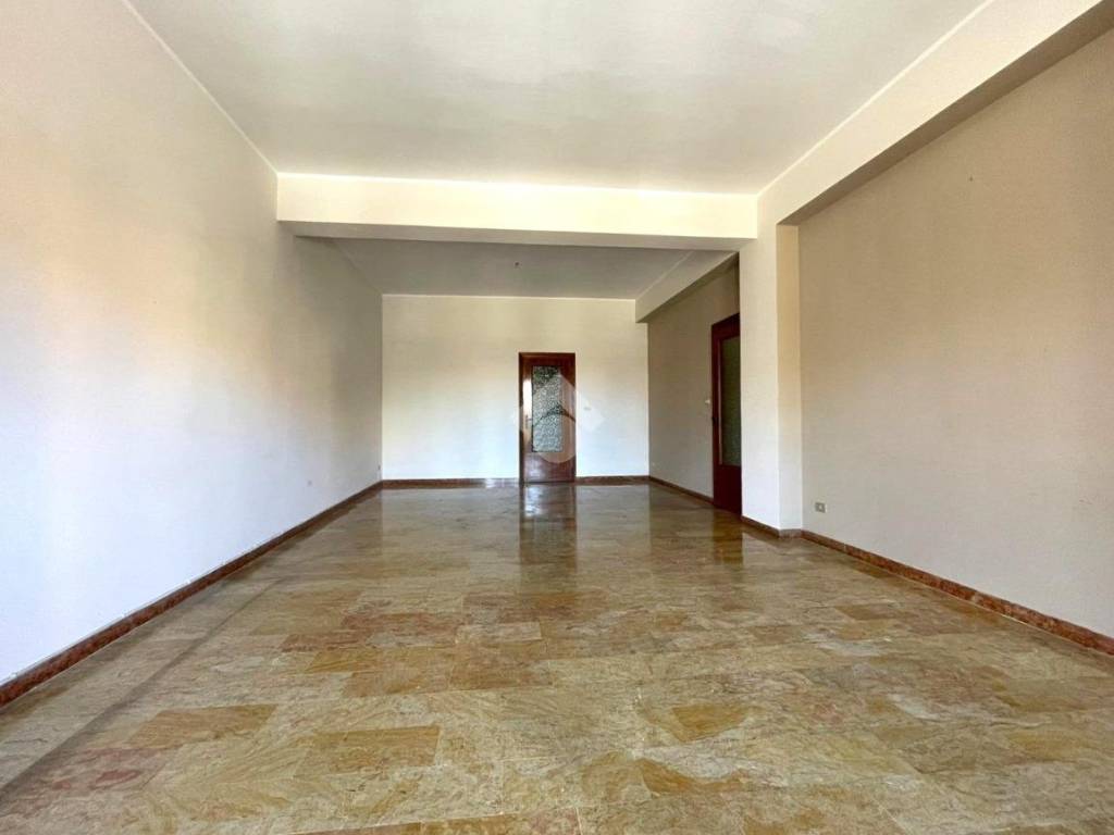 appartamento in vendita a Reggio di Calabria in zona Sbarre