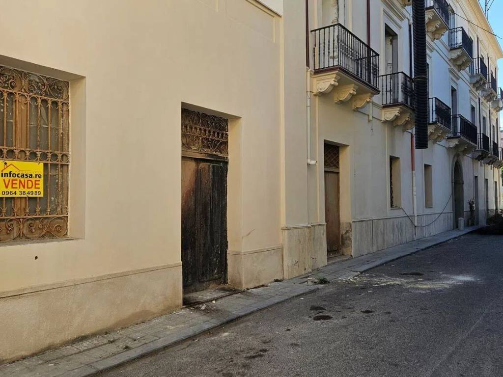 negozio in vendita a Reggio di Calabria in zona Centro Storico