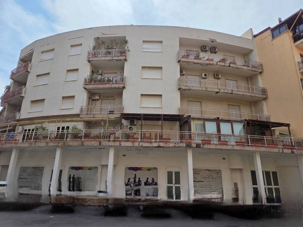 appartamento in vendita a Reggio di Calabria in zona Sbarre